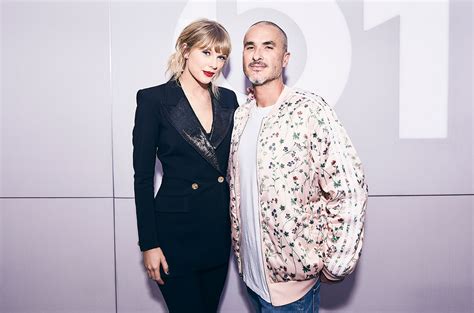 Zane Lowe .